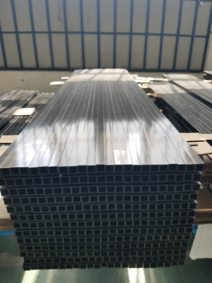 高模量热压管成型变直径碳纤维方管