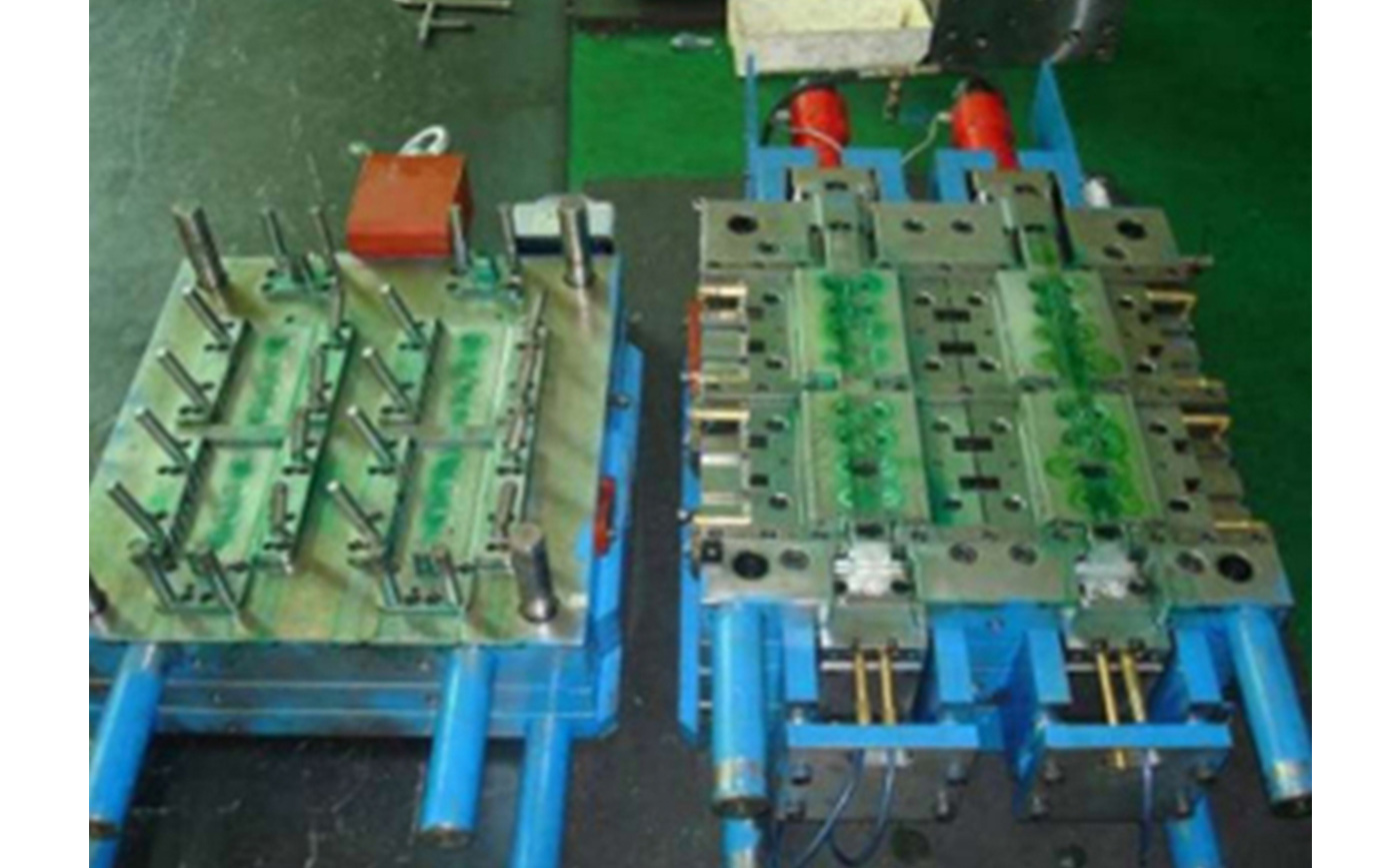 	特种工程塑料注塑模具